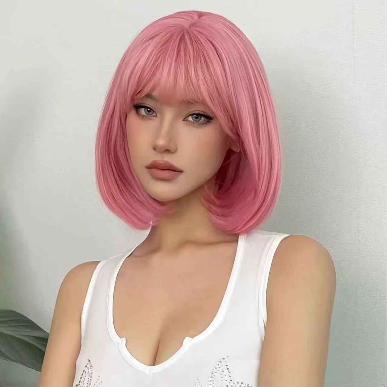 A short hairstyle that exudes a pure and youthful vibe makes you look younger.
